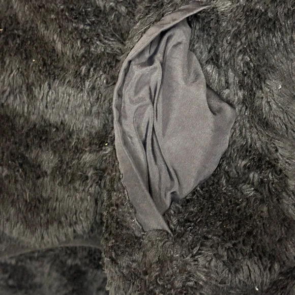 ZYIA Black Fuzzy Pullover - Picture 3 of 4